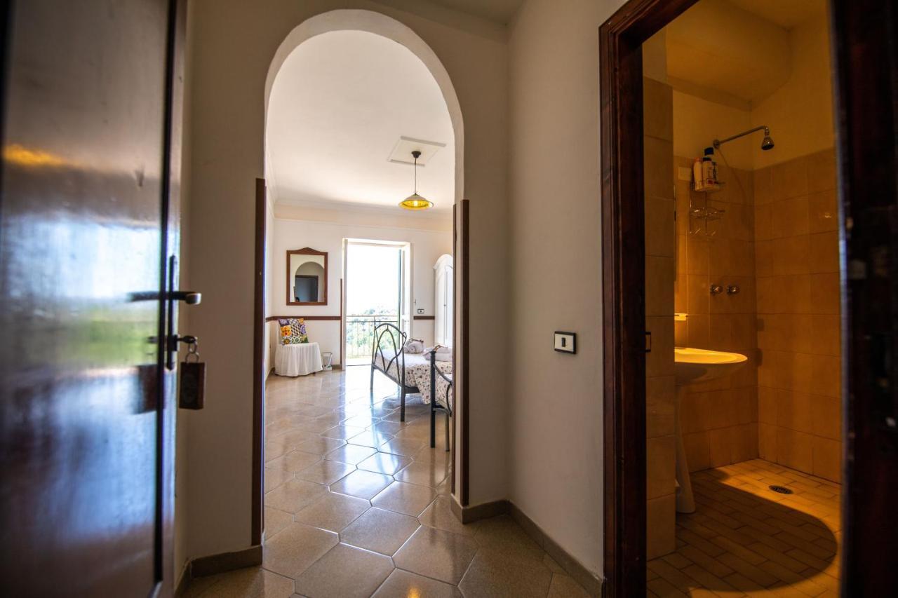Madonna Della Scala Bed & Breakfast Castellabate Bagian luar foto