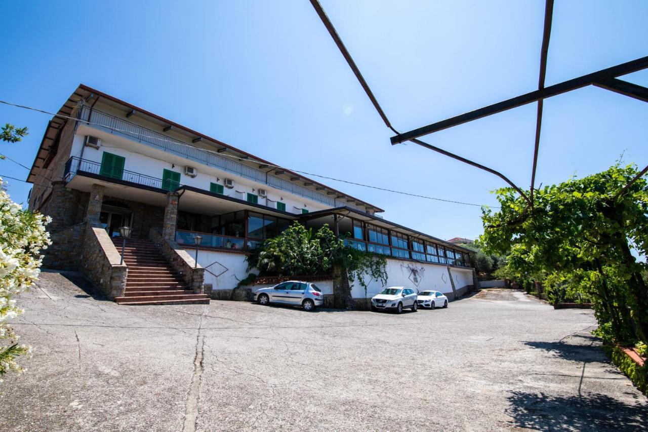 Madonna Della Scala Bed & Breakfast Castellabate Bagian luar foto