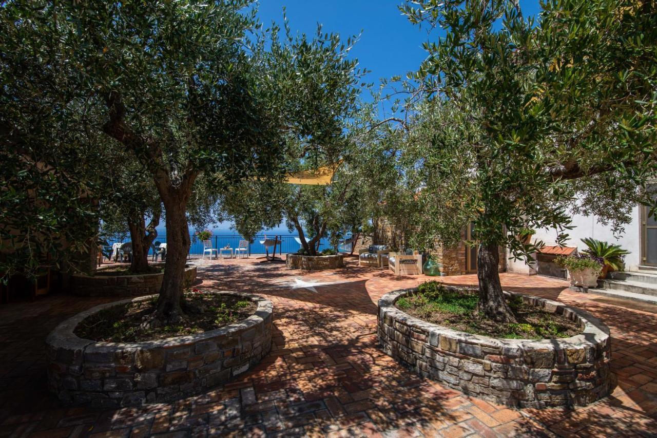 Madonna Della Scala Bed & Breakfast Castellabate Bagian luar foto